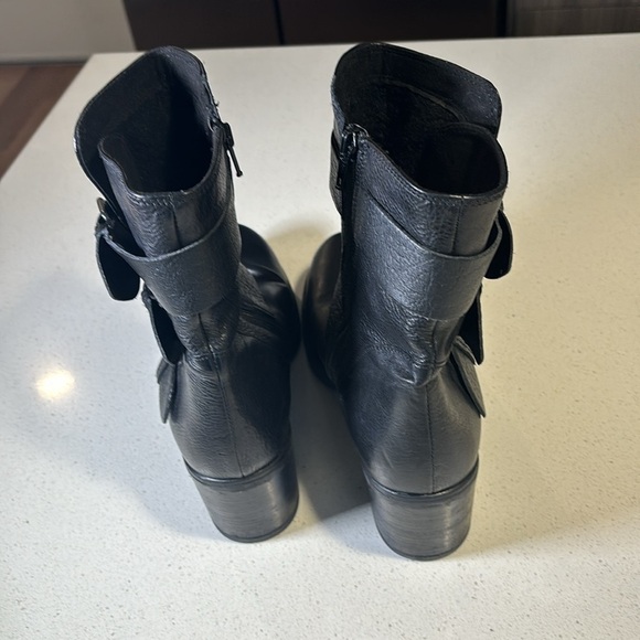 Ladies CLARKS BLACK LEATHER BOOTS WITH BUCKLES - Picture 3 of 9